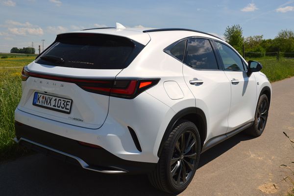 07-lexus-nx-450hF829B26E-D07F-BF44-3E84-B7E125FD3109.jpg